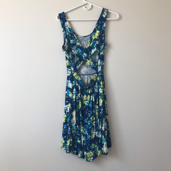 DRESS BUNDLE ✨ Cross-Back Floral Dress - Picture 2 of 2